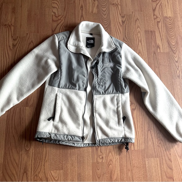 The North Face Fleece Jacket - Picture 2 of 7